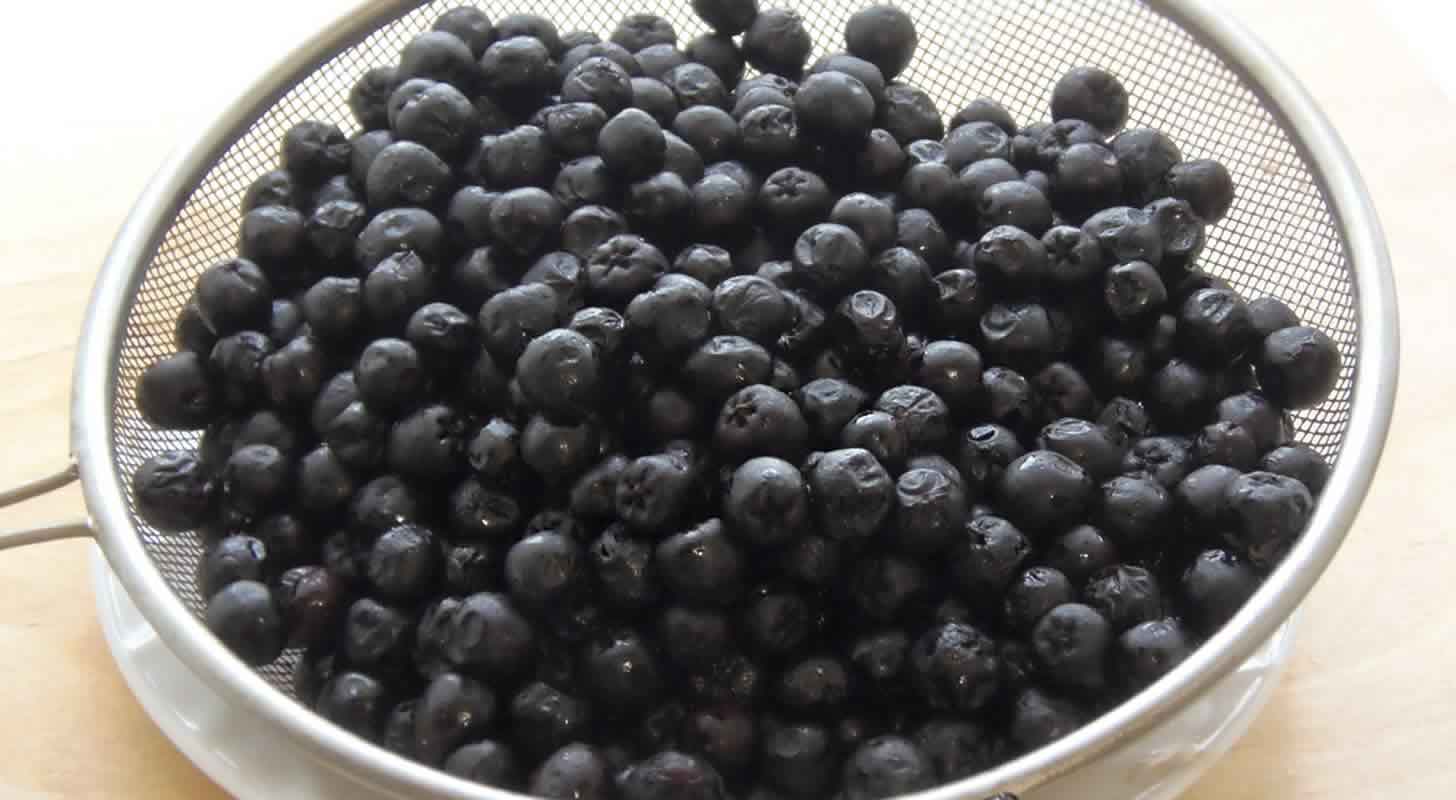 Liqueur made from chokeberry: 6 recipes at home