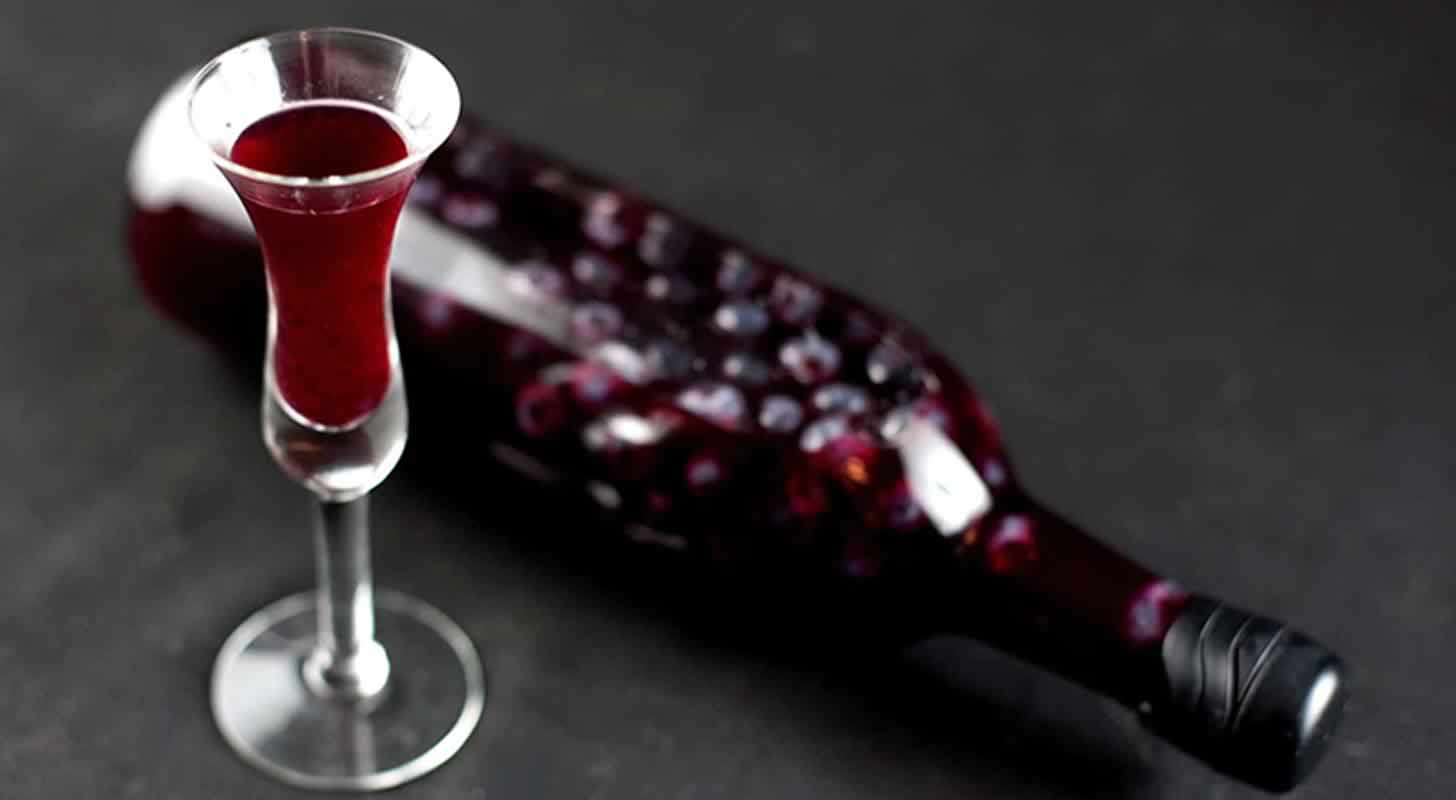 Blueberry liqueur: 5 recipes at home